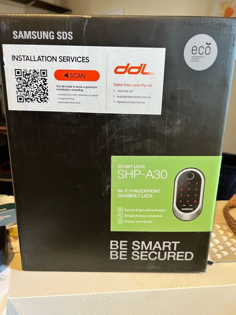 Box of Samsung Smartlock SHP-A30 with QR code for installation services and product features listed.
